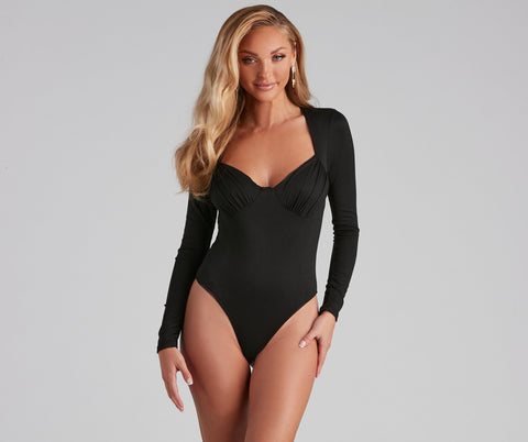 Schlichter und schicker Bodysuit mit Herzausschnitt