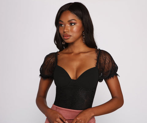 So Chic – Spitzen-Bodysuit mit Puffärmeln