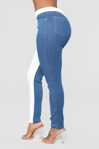 Too Confused Skinny Jeans - Medium Blue Wash