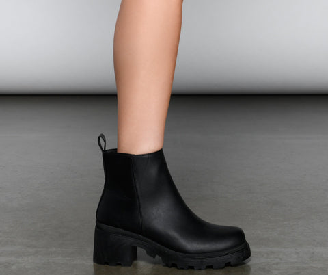 Edgy Glam Ankle Booties mit Profilsohle