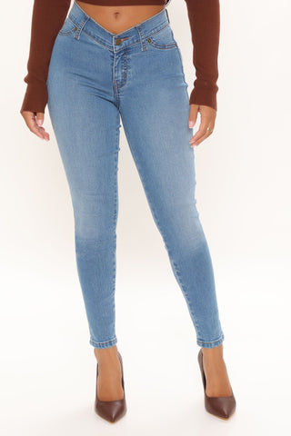 V Nice To Flex Game Skinny Jeans - Light Blue Wash