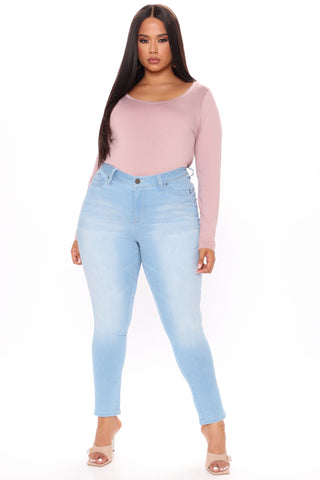 Statuesque Booty Lifting Jeans - Light Blue Wash