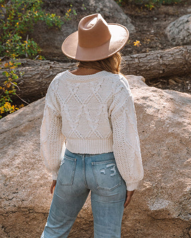 Tyler – Kurzer Chenille-Cardigan mit Knopfleiste vorne – Elfenbein 