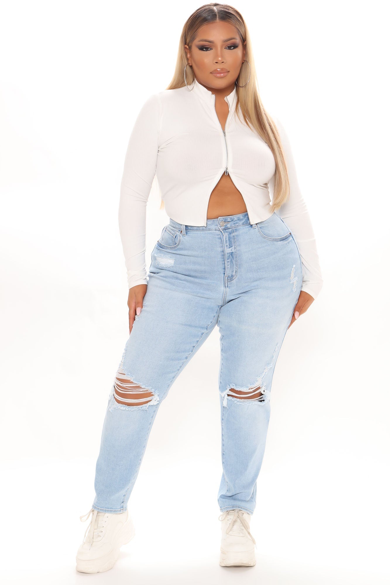 The Vibe High Rise Mom Jeans - Light Blue Wash