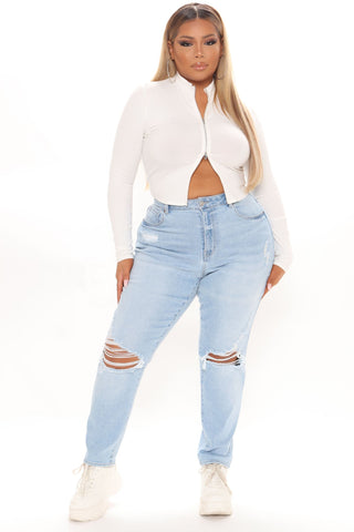 The Vibe High Rise Mom Jeans - Light Blue Wash