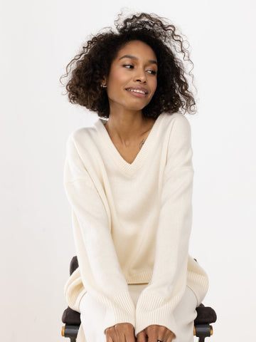 V-NECK PULLOVER SWEATER