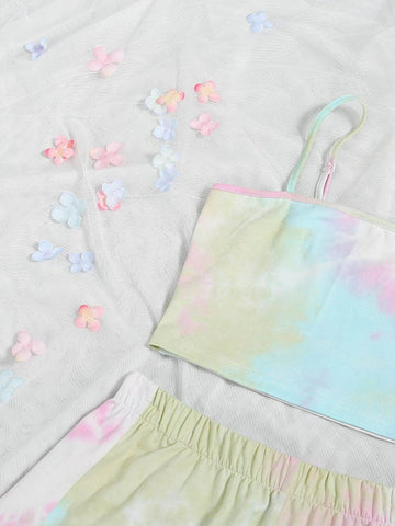 Freizeitanzug mit Tie-Dye-Wickeltop und kurzen, schmalen Shorts 