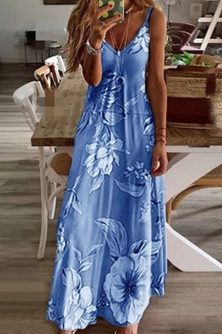 Schlichtes bedrucktes blaues Reisekleid im Boho-Chic-Stil. 