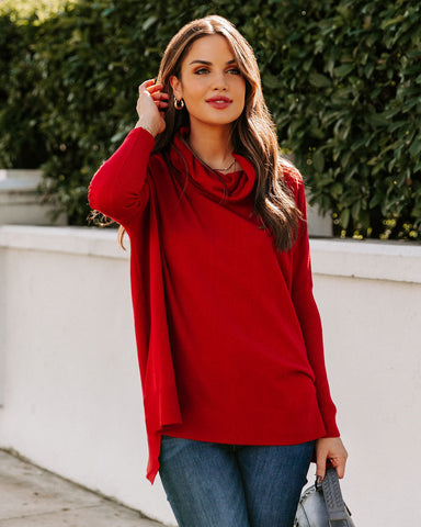 The More The Merrier – Strickpullover mit Wasserfallausschnitt – Rot 