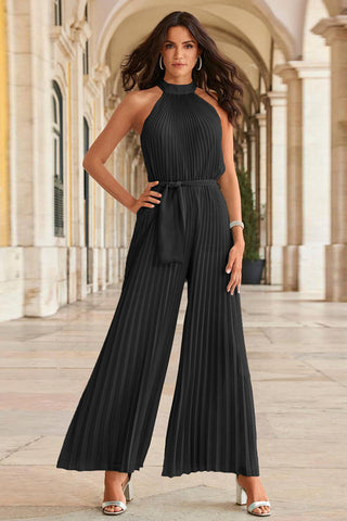 Plissierter Jumpsuit mit hohem Kragen