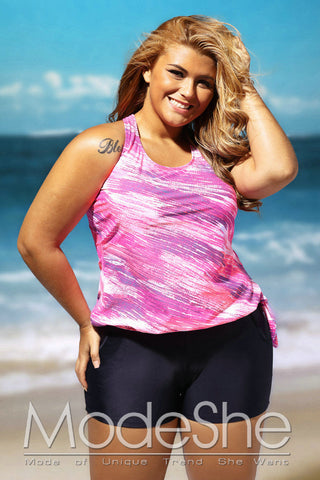 Plus Size Blouson-Tankini-Badeanzug mit Rosy-Print und schwarzen Boardshorts