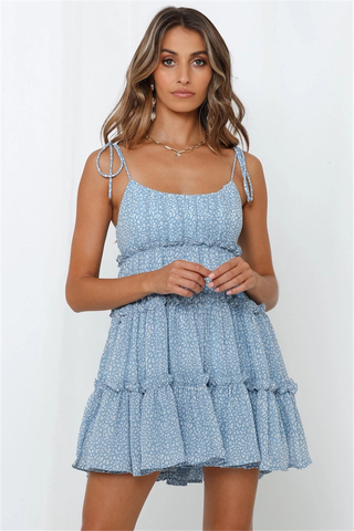 Geblümtes Sommer-Boho-Minikleid