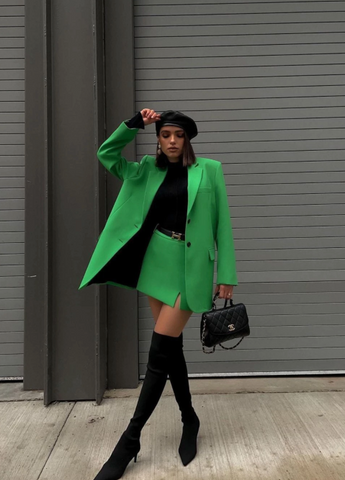 Ensemble blazer long oversize et mini-jupe Kira Green