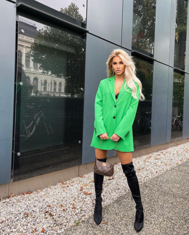 Ensemble blazer long oversize et mini-jupe Kira Green