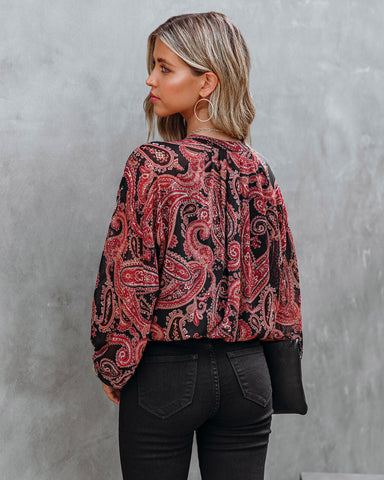 Taras – Kurze Bluse mit Paisley-Muster und Knopfleiste 