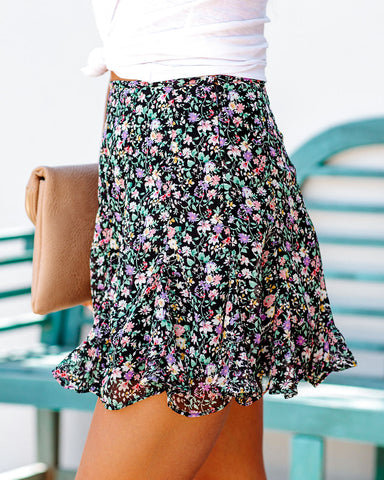 Tropfenförmiger Mini-Skort mit Rüschen und Blumenmuster 