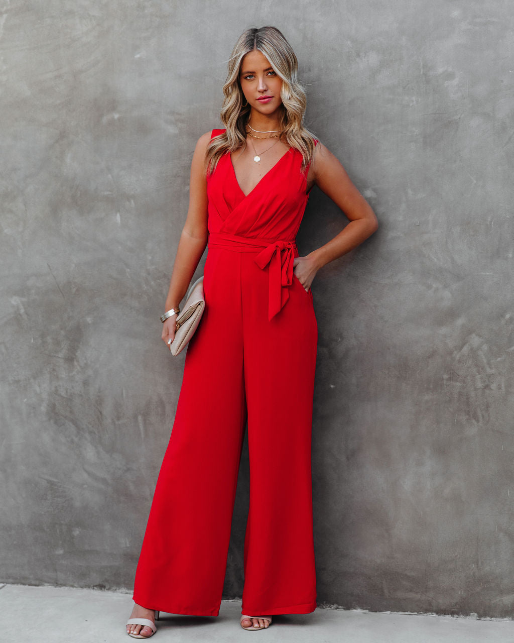 Der Essential Jumpsuit mit Taschen und Krawatte - Rot 