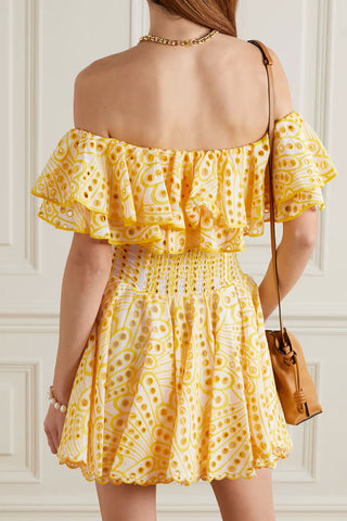 Robe courte à volants et épaules dénudées en broderie anglaise - Jaune