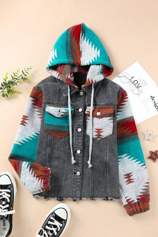 Jeansjacke mit Aztekenmuster und ausgefranstem Saum