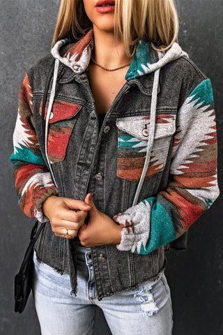 Jeansjacke mit Aztekenmuster und ausgefranstem Saum