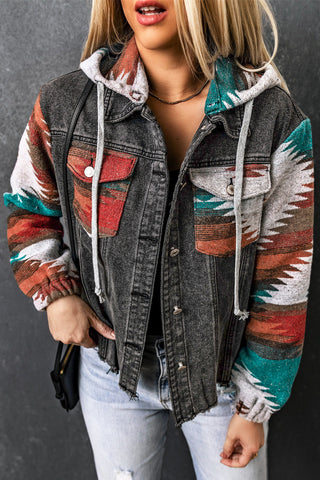 Jeansjacke mit Aztekenmuster und ausgefranstem Saum