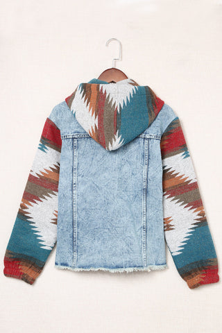 Jeansjacke mit Aztekenmuster und ausgefranstem Saum