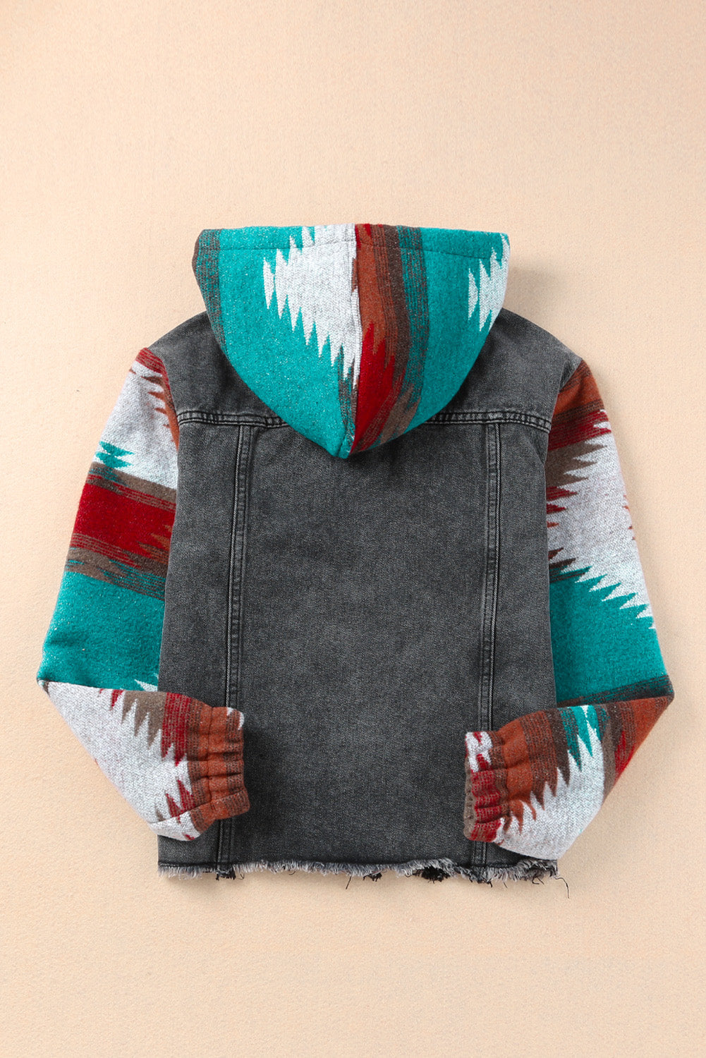 Jeansjacke mit Aztekenmuster und ausgefranstem Saum