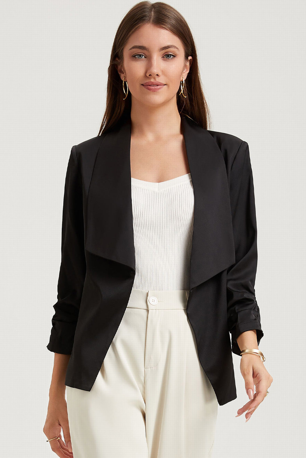 Schwarzer Satin-Blazer mit Reverskragen