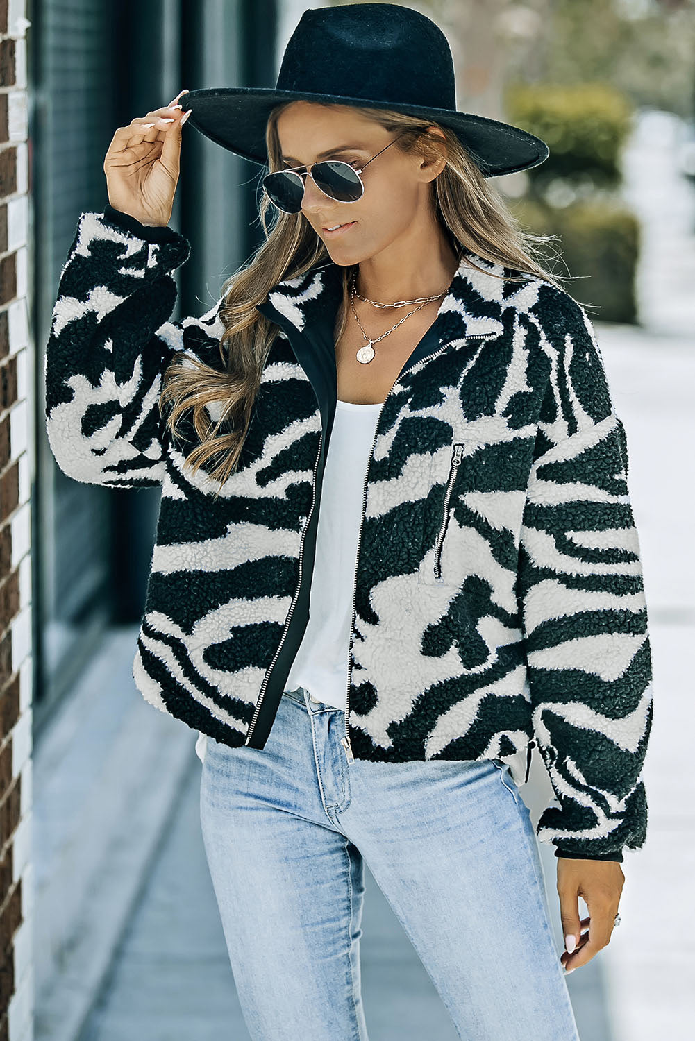 Schwarze Teddyjacke mit Zebra-Print und hohem Kragen