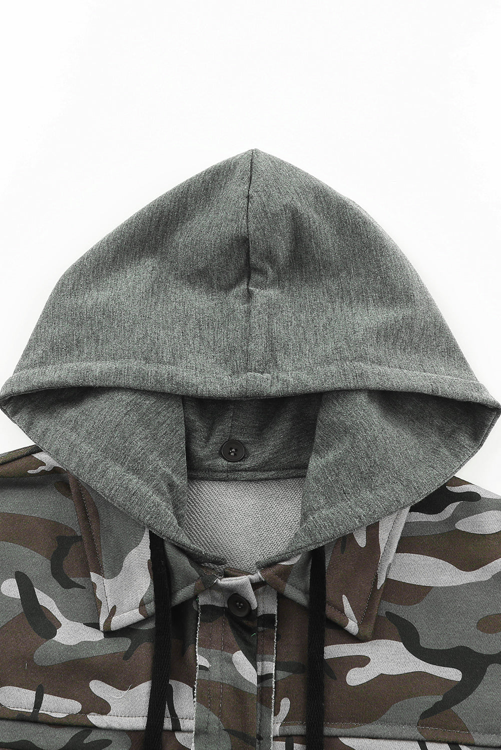 Veste à capuche boutonnée à imprimé camouflage vert