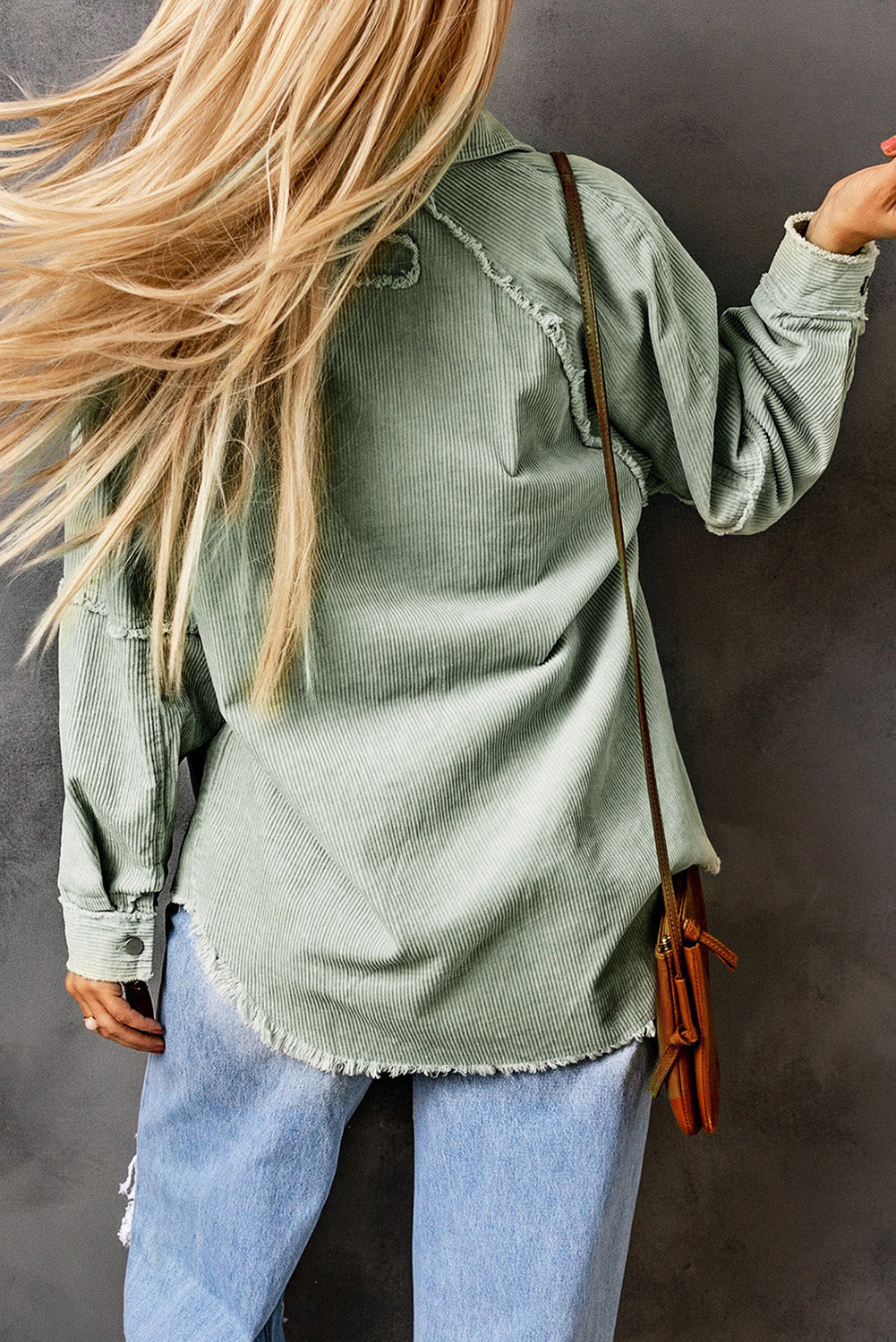 Grüne, ausgefranste Cordjacke im Boyfriendstil