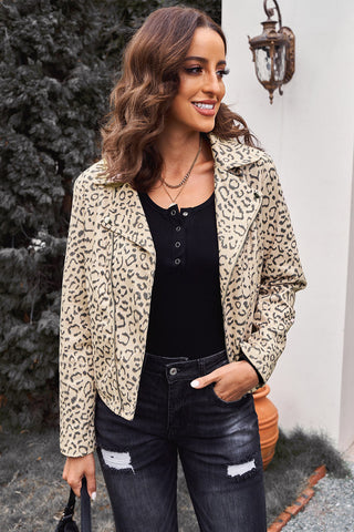 Jacke mit Leopardenmuster, Reißverschluss und Reverskragen