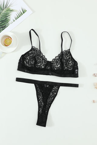 Romantisches Nacht-Dessous-Set mit Spitzen-Bralette