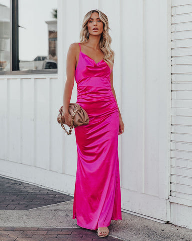 Take Care Satin-Maxikleid mit Wasserfallausschnitt - Fuchsia