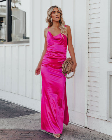 Take Care Satin-Maxikleid mit Wasserfallausschnitt - Fuchsia