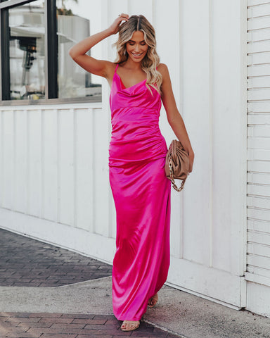 Take Care Satin-Maxikleid mit Wasserfallausschnitt - Fuchsia