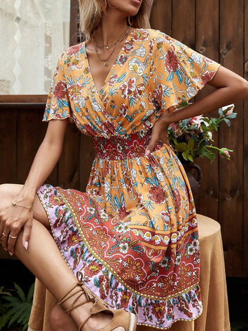 Kleid mit V-Ausschnitt und kurzen Ärmeln im Boho-Print