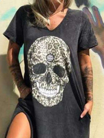 T-Shirt-Kleid mit V-Ausschnitt, kurzen Ärmeln, Totenkopf-Print und Schlitz