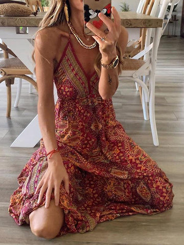 Kleid mit V-Ausschnitt und Trägern im Bohemian-Urlaubs-Print