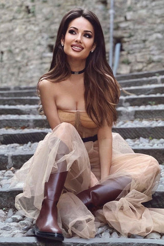 Trägerloses Maxi-Abendkleid im Vintage-Stil mit gepunktetem Netzstoff und Schößchen - Khaki