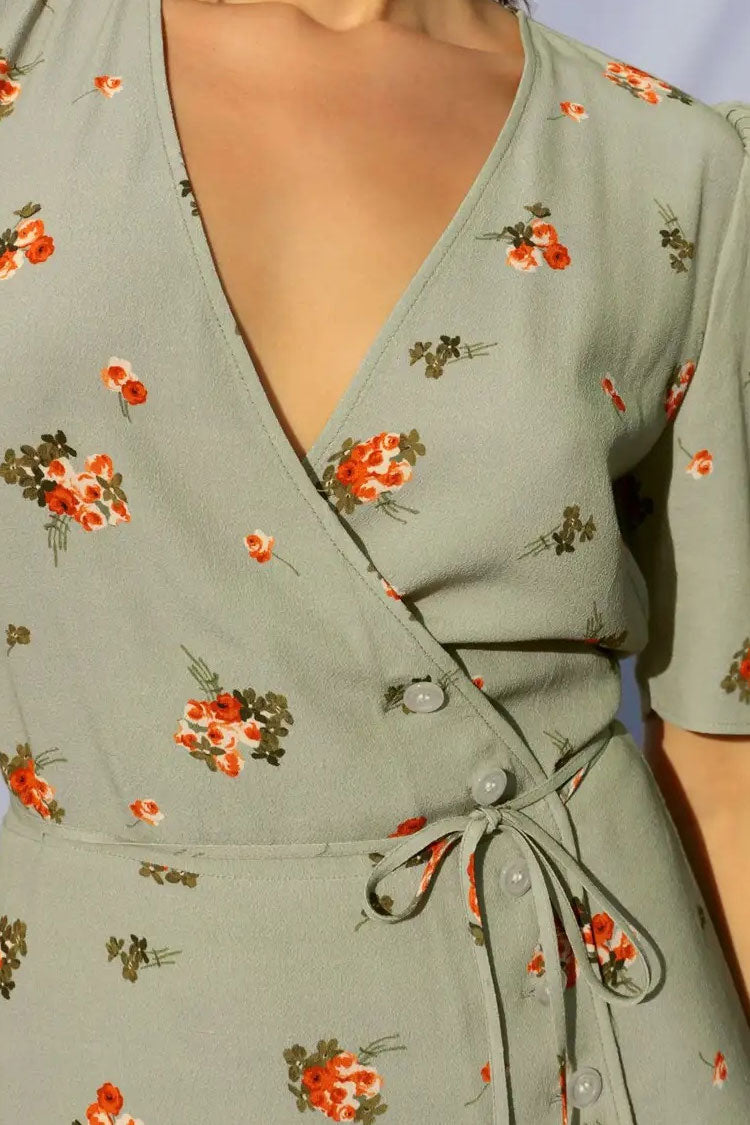 Robe portefeuille courte à manches bouffantes et imprimé floral vintage - Vert sauge